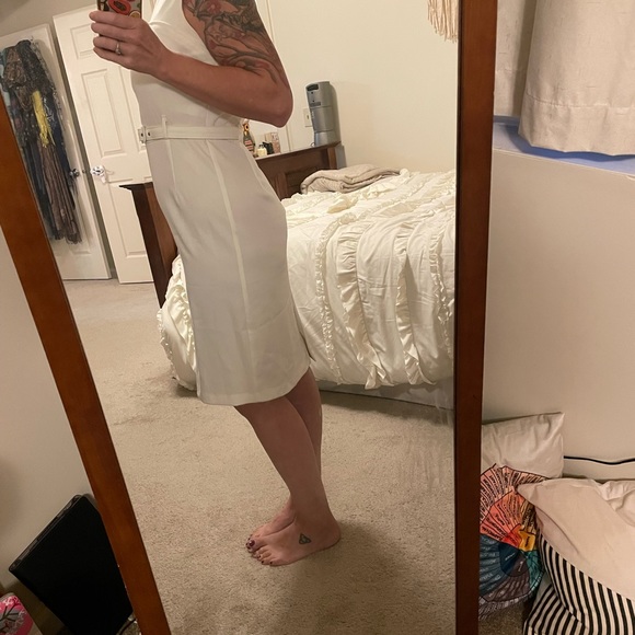 Beautifully tailored pencil dress in Ivory - Picture 3 of 10